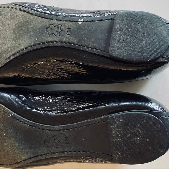 Black/Gold Tumbled Patent Tory Burch ballet flats in very good condition size 8. - Picture 4 of 7